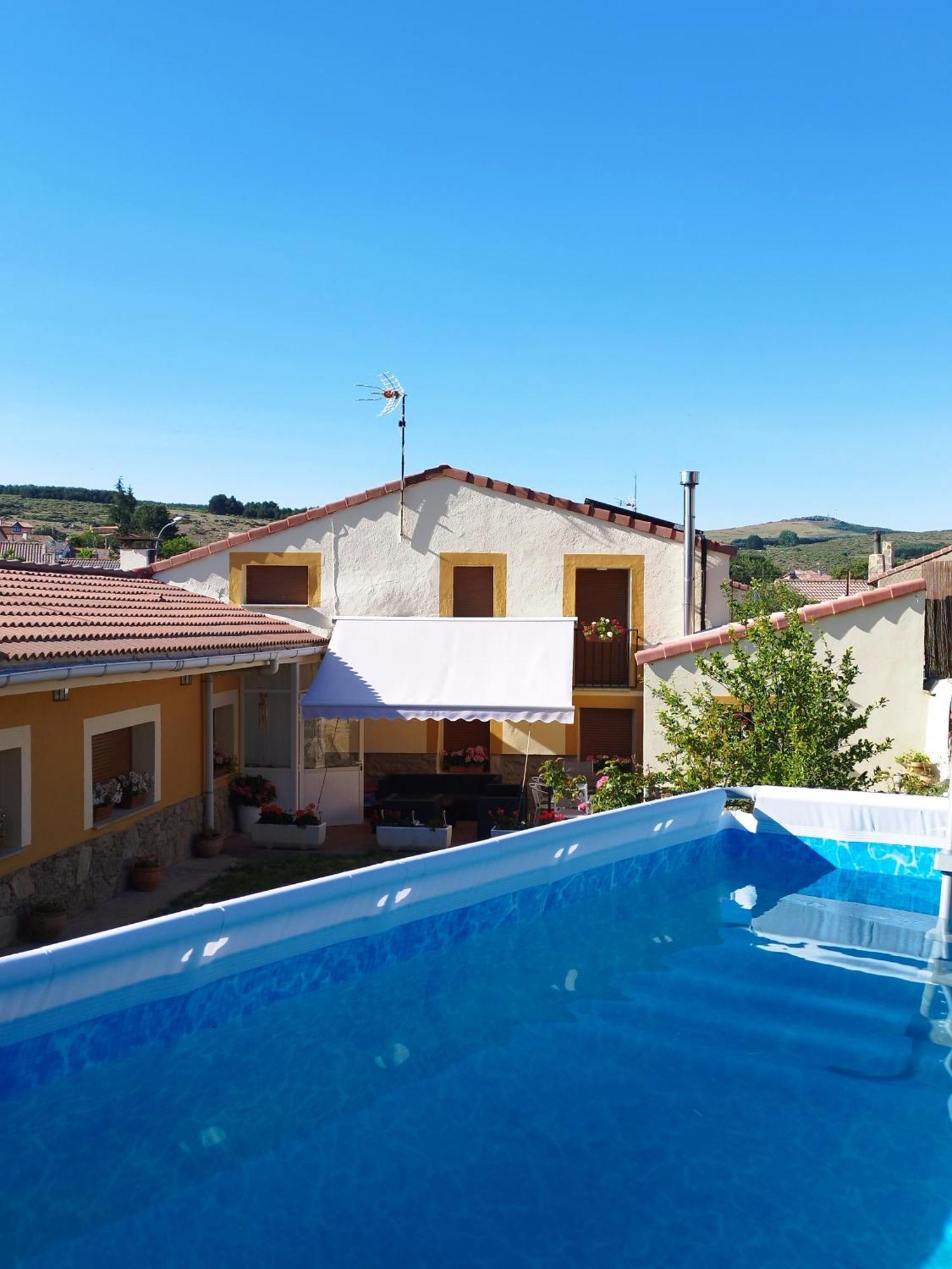 Casa Rural Los 7 Pinos De Gredos Navarredonda de Gredos Luaran gambar